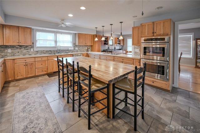 780 W Eva Circle, Springfield Twp, OH 45504