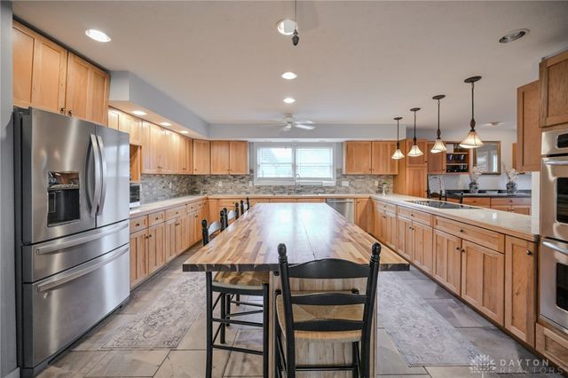 780 W Eva Circle, Springfield Twp, OH 45504