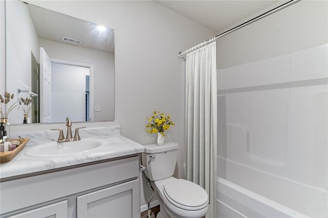 915 W Aiden Drive, Siloam Springs, AR 72761