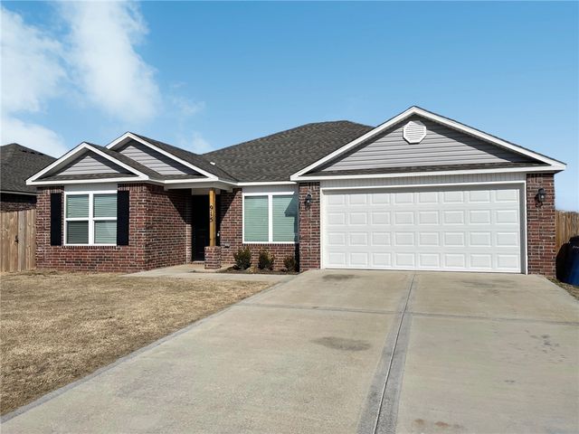 915 W Aiden Drive, Siloam Springs, AR 72761