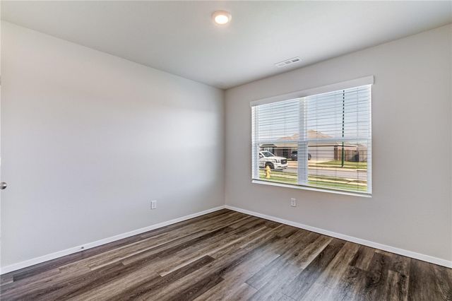 915 W Aiden Drive, Siloam Springs, AR 72761