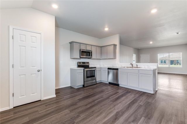 915 W Aiden Drive, Siloam Springs, AR 72761