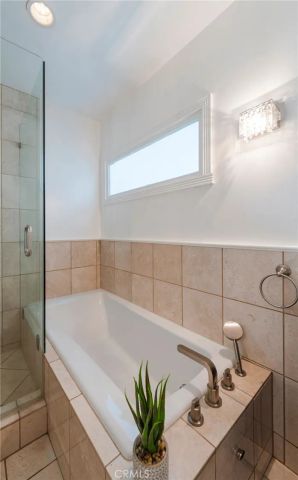 1240 N Olive Drive, West Hollywood, CA 90069