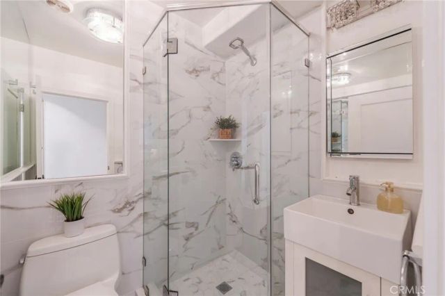 1240 N Olive Drive, West Hollywood, CA 90069