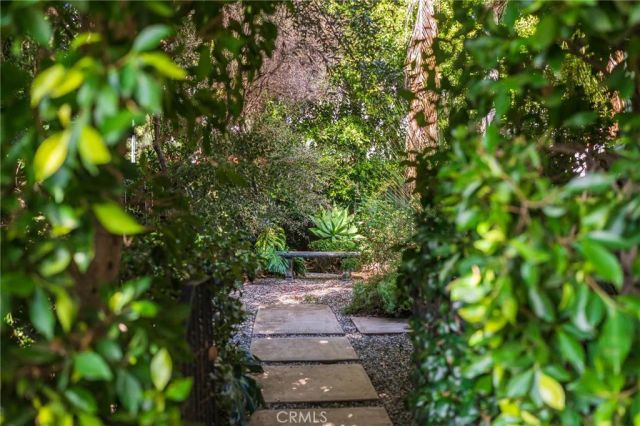 1240 N Olive Drive, West Hollywood, CA 90069