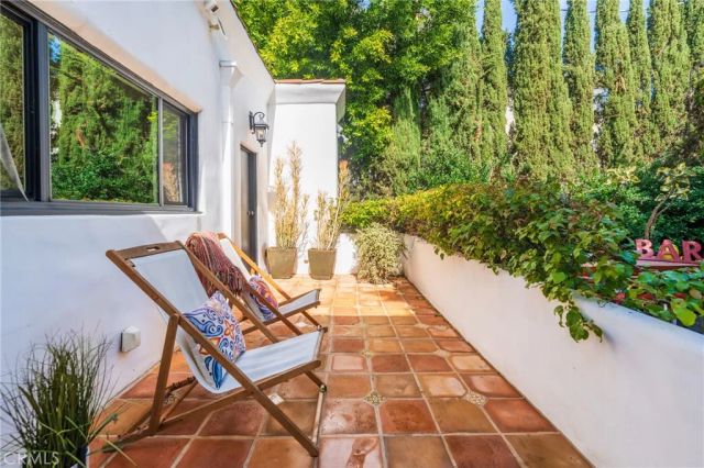 1240 N Olive Drive, West Hollywood, CA 90069