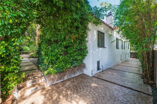 1240 N Olive Drive, West Hollywood, CA 90069