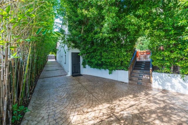 1240 N Olive Drive, West Hollywood, CA 90069