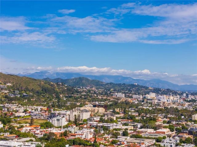 1240 N Olive Drive, West Hollywood, CA 90069