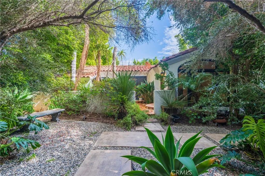 1240 N Olive Drive, West Hollywood, CA 90069