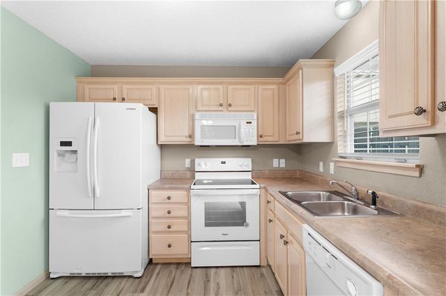 1228 NW Hidden Ridge Circle, Blue Springs, MO 64015