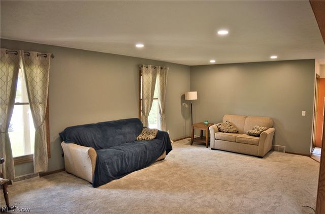 2758 Parkplace Drive, Uniontown, OH 44685