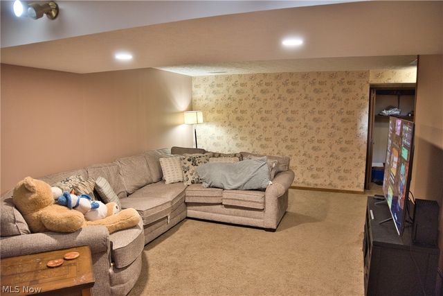 2758 Parkplace Drive, Uniontown, OH 44685