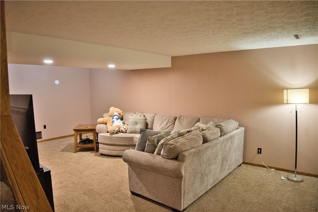 2758 Parkplace Drive, Uniontown, OH 44685