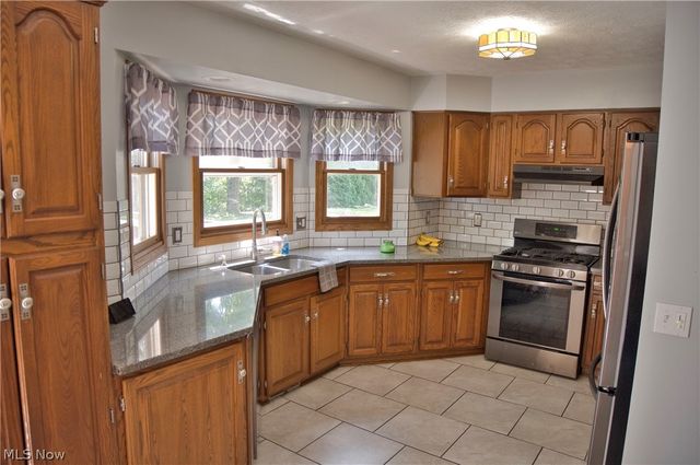 2758 Parkplace Drive, Uniontown, OH 44685