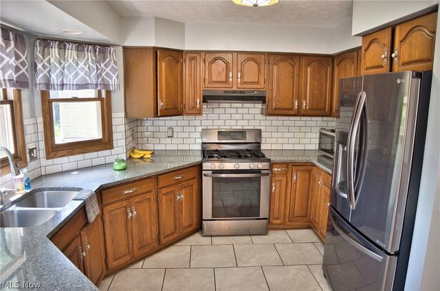 2758 Parkplace Drive, Uniontown, OH 44685
