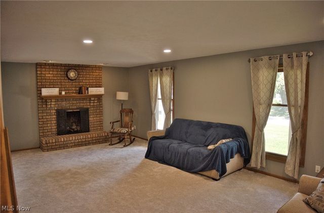 2758 Parkplace Drive, Uniontown, OH 44685
