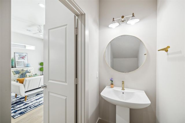 5233 Hillman Street F, Houston, TX 77023