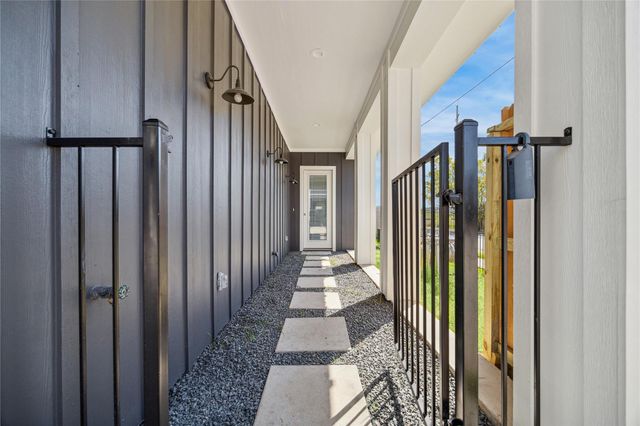 5233 Hillman Street F, Houston, TX 77023