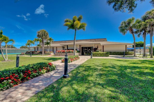 5220 Las Verdes Circle 220, Delray Beach, FL 33484