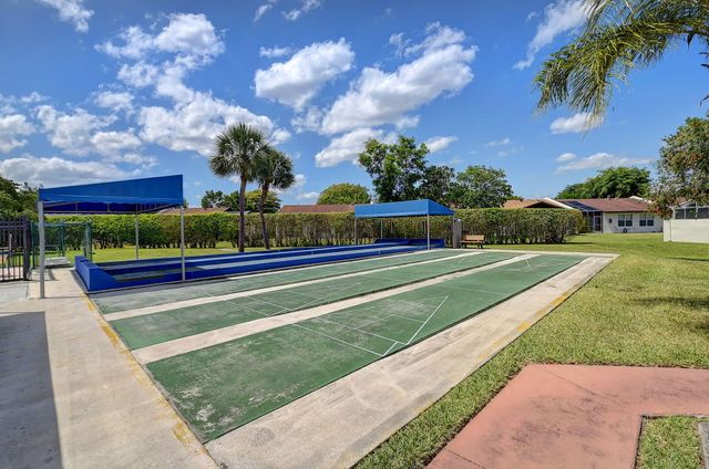 5220 Las Verdes Circle 220, Delray Beach, FL 33484