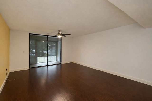 5220 Las Verdes Circle 220, Delray Beach, FL 33484