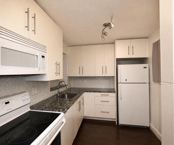 5220 Las Verdes Circle 220, Delray Beach, FL 33484