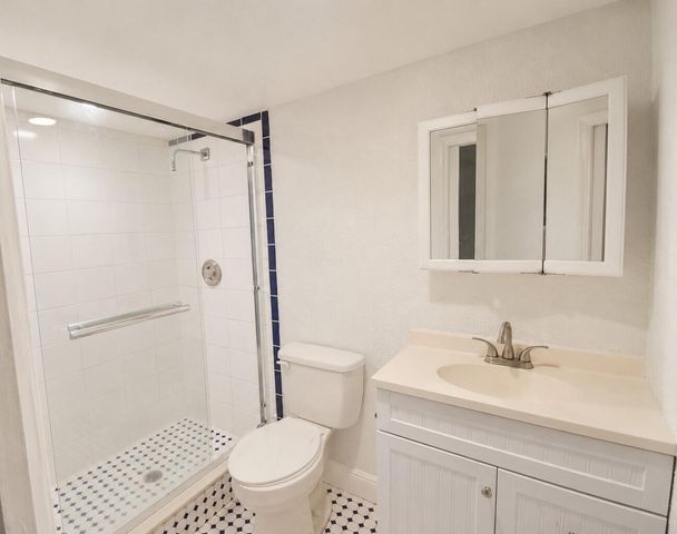 5220 Las Verdes Circle 220, Delray Beach, FL 33484