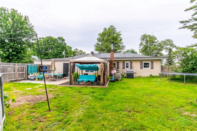 1225 Lawn Avenue, New Haven, IN 46774