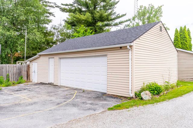 1225 Lawn Avenue, New Haven, IN 46774