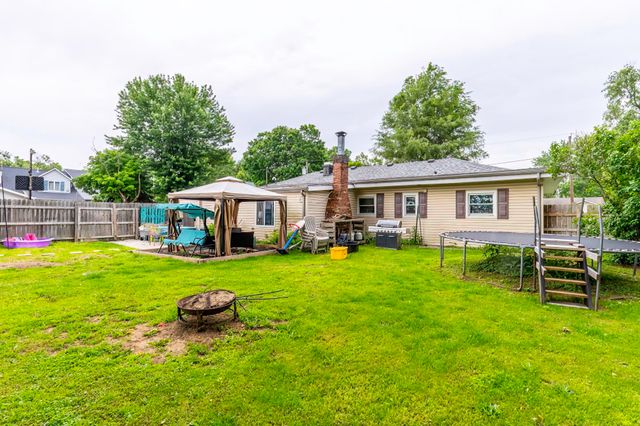 1225 Lawn Avenue, New Haven, IN 46774