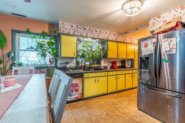 1225 Lawn Avenue, New Haven, IN 46774