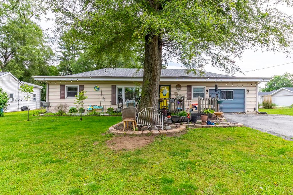1225 Lawn Avenue, New Haven, IN 46774