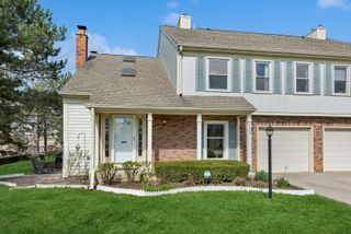 2555 College Hill Circle, Schaumburg, IL 60173