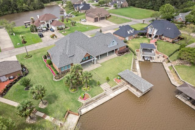 145 Greenhead Point Drive, Orange, TX 77630