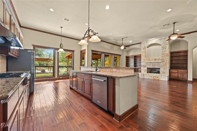 351 Hawthorne LOOP, Driftwood, TX 78619