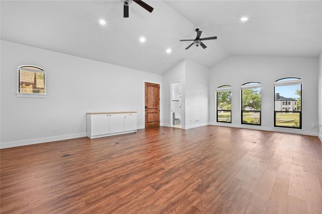 351 Hawthorne LOOP, Driftwood, TX 78619