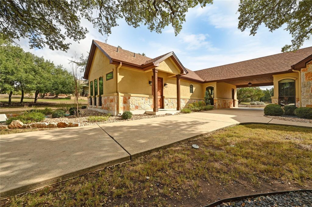 351 Hawthorne LOOP, Driftwood, TX 78619