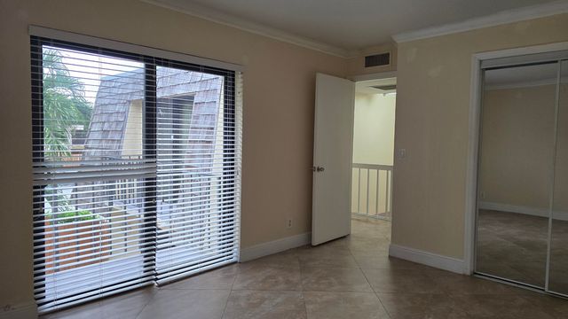 257 Lake Arbor Drive, Palm Springs, FL 33461