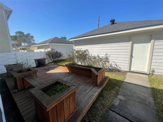 10206 Farrell Drive, Houston, TX 77070