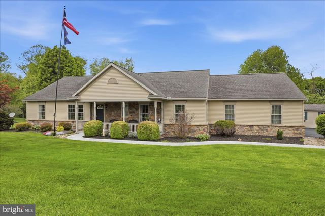 28 FARMINGTON WAY, New Providence, PA 17560