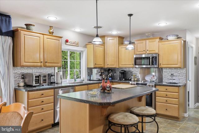 28 FARMINGTON WAY, New Providence, PA 17560