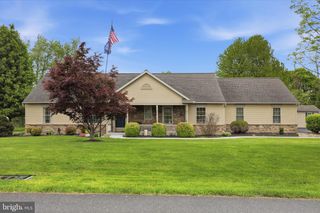 28 FARMINGTON WAY, New Providence, PA 17560