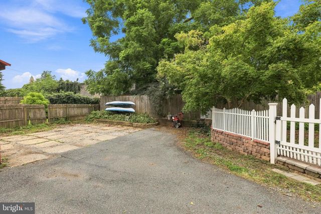 548 W LEMON ST, Lancaster, PA 17603