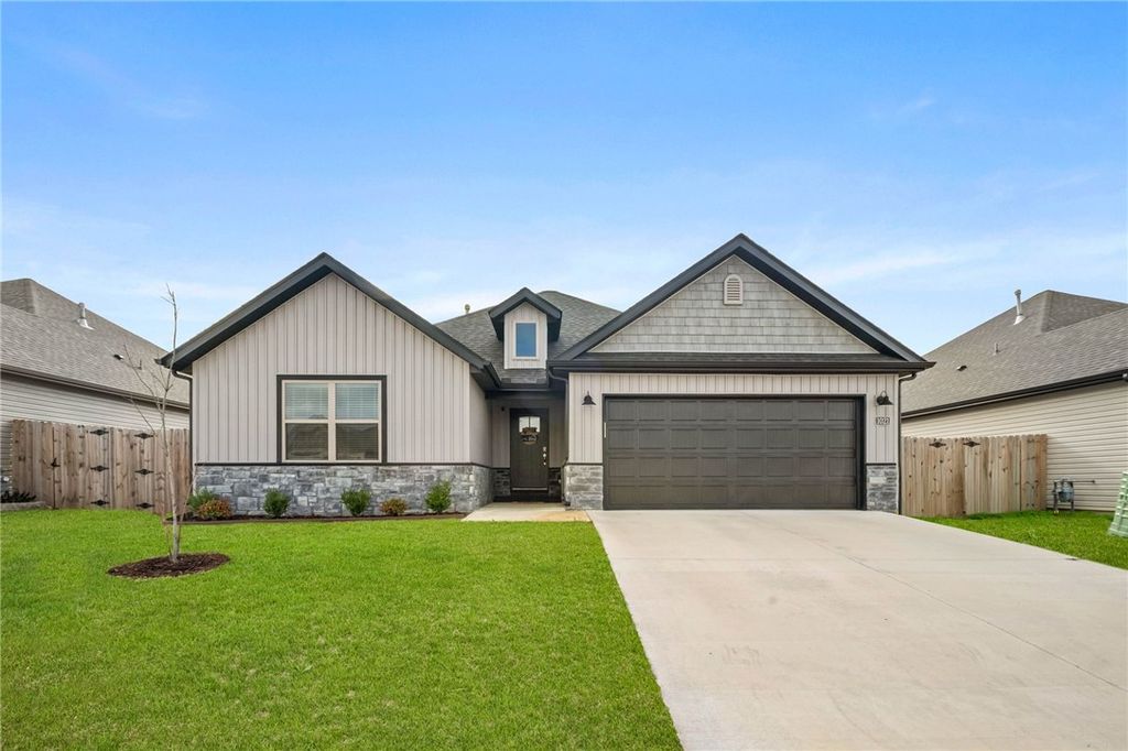 1021 Monarch Road, Centerton, AR 72719