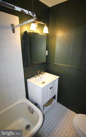 256 ROCHELLE AVE, Philadelphia, PA 19128