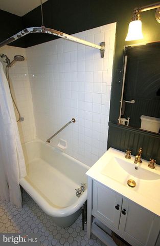 256 ROCHELLE AVE, Philadelphia, PA 19128