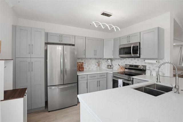 1056 WATERSIDE DRIVE 1056, Celebration, FL 34747