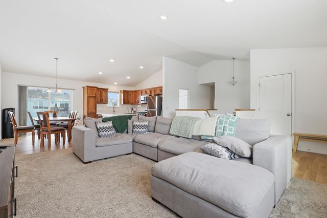 515 Winkler Trail N, Cologne, MN 55322