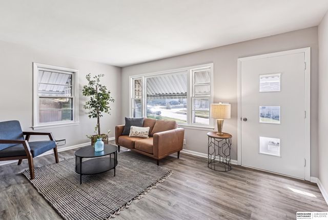 4460 Hillsdale Avenue, Omaha, NE 68107